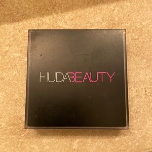 HUDA beauty tantour in fair